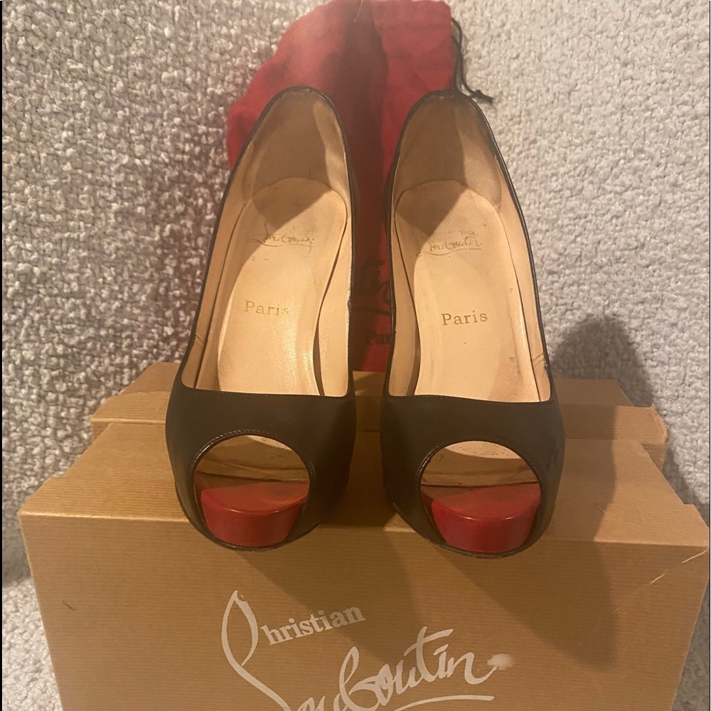 Christian Louboutin black calf leather platform peep toe pumps. Size 39
